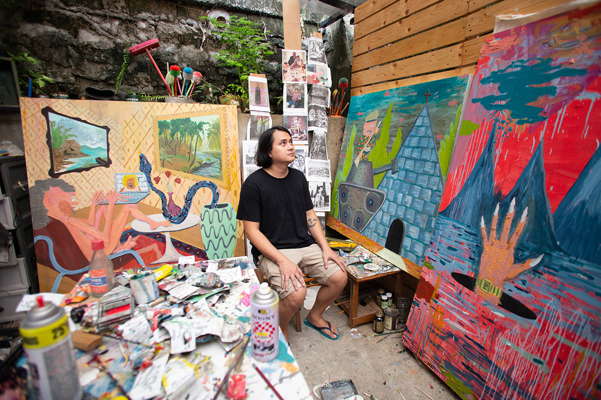 Pow Martinez in his studio_Photo courtesy of SILVERLENS